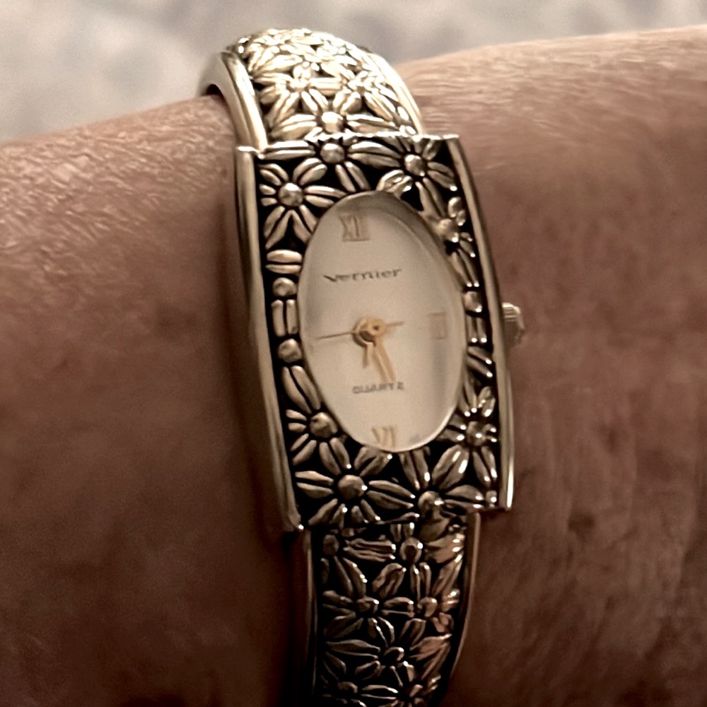 Vernier ladies wristwatch